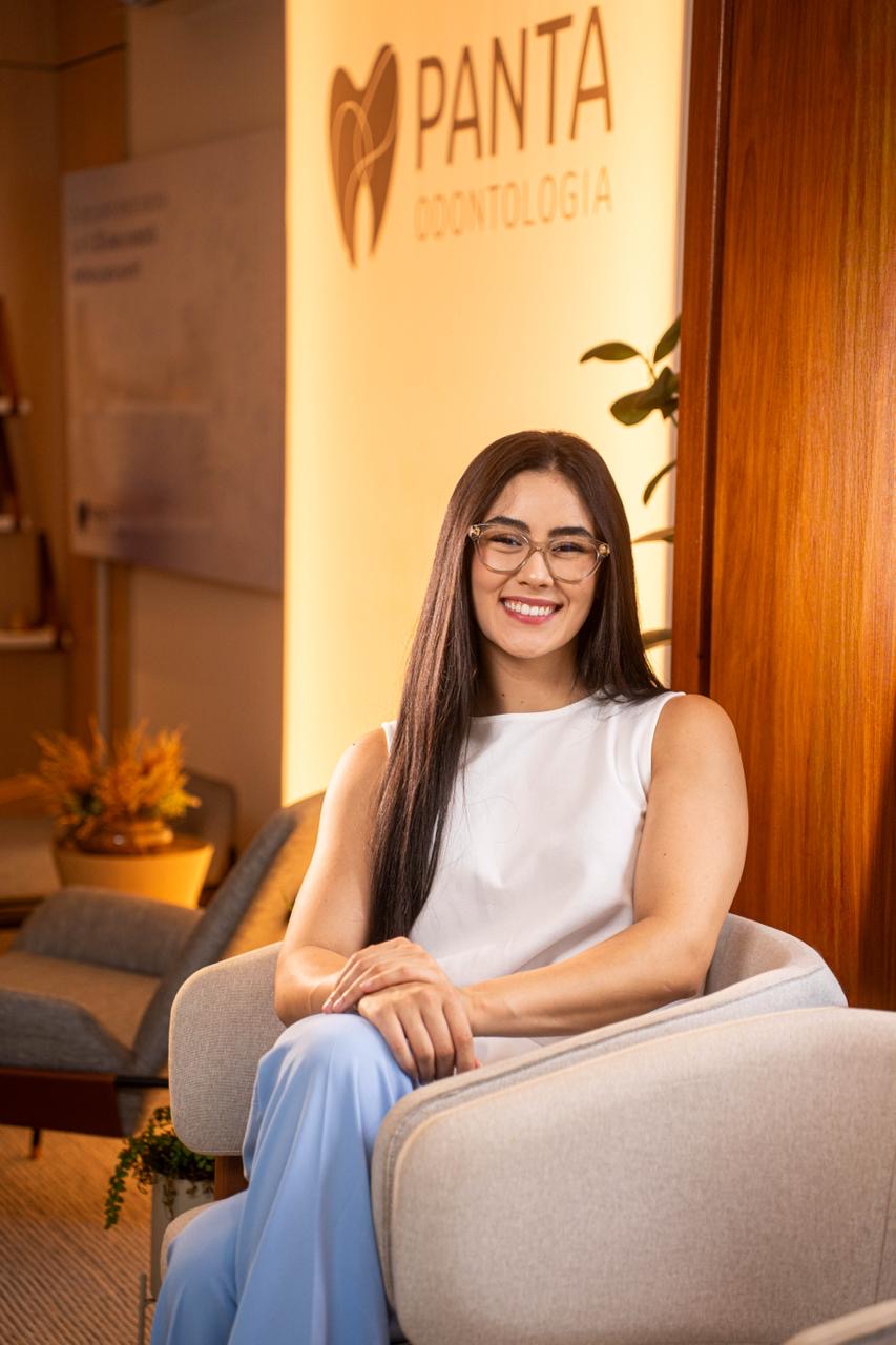 Dra. Laura Emanuelly em atendimento